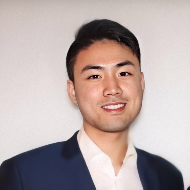 Robert Luo in a business portrait